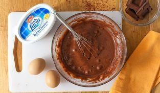 unire il composto con il cioccolato fuso unire il composto con il cioccolato fuso