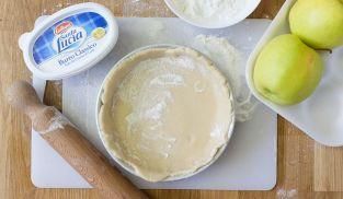 stendere la pasta frolla in una teglia stendere la pasta frolla in una teglia