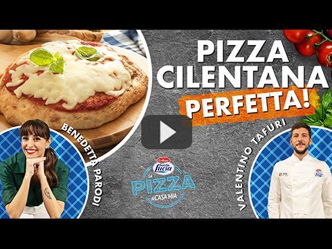 Pizza cilentana con pomodoro, mozzarella e basilico