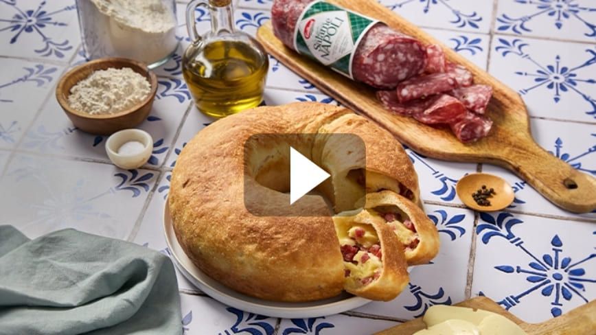 CIAMBELLA DI PIZZA FARCITA CON SALAME NAPOLI GALBANI E PROVOLA