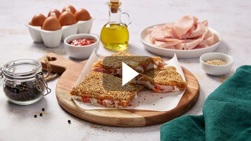 MATTONELLA DI SFOGLIA CON PROSCIUTTO COTTO FETTA GOLOSA GALBANI, MOZZARELLA E POMODORO