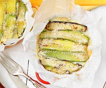 Come cucinare la parmigiana di zucchine Come cucinare la parmigiana di zucchine
