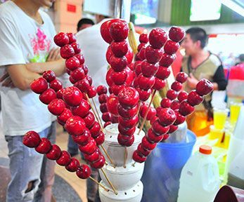 Come fare gli spiedini di frutta caramellata Come fare gli spiedini di frutta caramellata