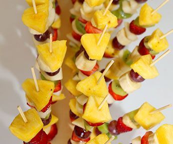 Come fare gli spiedini con la frutta invernale Come fare gli spiedini con la frutta invernale