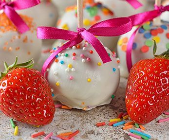 Come fare gli spiedini di torta e frutta