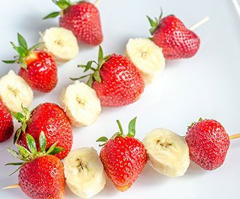 Come fare gli spiedini dolci alle fragole