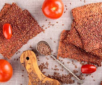 Come fare i crackers al pomodoro Come fare i crackers al pomodoro