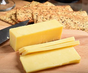 Come fare i crackers al formaggio Come fare i crackers al formaggio