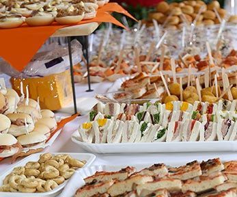 Che tipo di finger food preparare per un aperitivo Che tipo di finger food preparare per un aperitivo