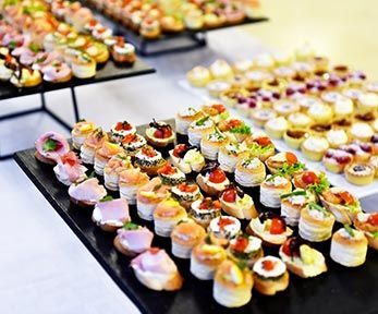 Che tipo di finger food preparare per un pranzo o una cena a buffet Che tipo di finger food preparare per un pranzo o una cena a buffet