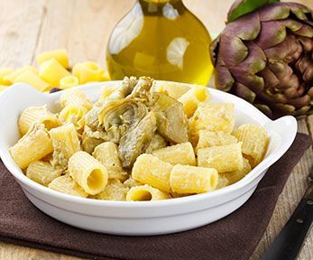 Come fare i maccheroni salsiccia e carciofi