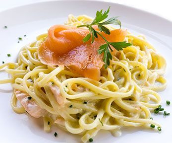 Come fare i tagliolini al salmone
