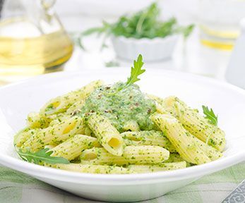 Come usare il pesto di rucola per condire la pasta Come usare il pesto di rucola per condire la pasta
