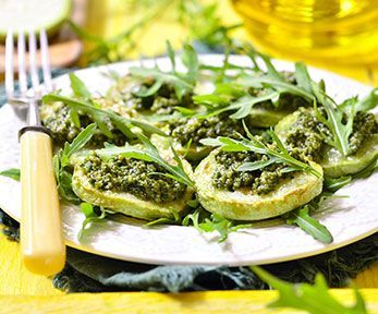 Come usare il pesto di rucola per condire i secondi Come usare il pesto di rucola per condire i secondi