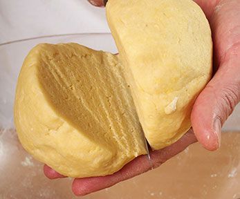 Come tagliare le barchette di pasta frolla Come tagliare le barchette di pasta frolla