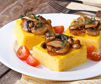 Come si fa la polenta bianca con i funghi Come si fa la polenta bianca con i funghi
