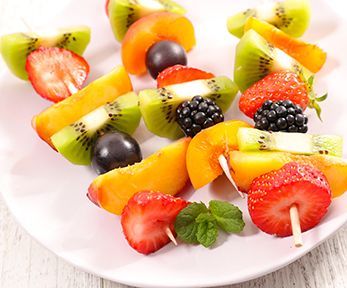 Come tagliare la frutta per gli spiedini Come tagliare la frutta per gli spiedini