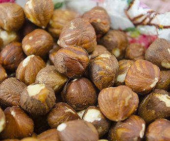 Come sbucciare le nocciole Come sbucciare le nocciole