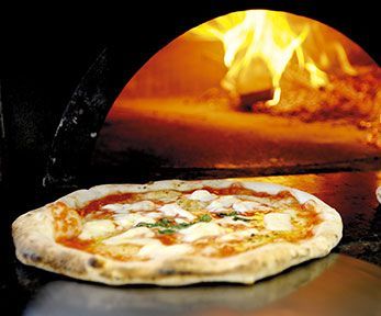 Come usare il forno a legna per la pizza