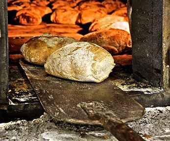 Come usare il forno a legna per la cottura del pane