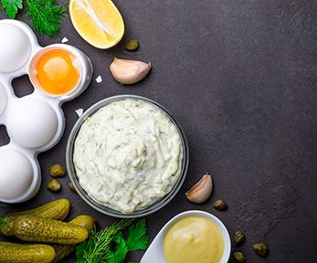 Come usare i tuorli avanzati per fare la salsa tartara Come usare i tuorli avanzati per fare la salsa tartara