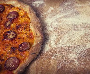 pizza con la farina di semola
