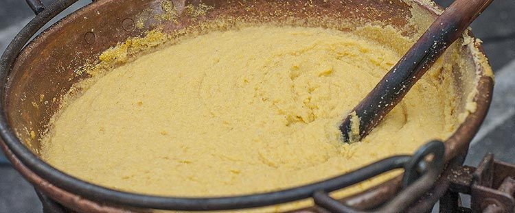 Come Cucinare la Polenta: varietà e metodi di cottura