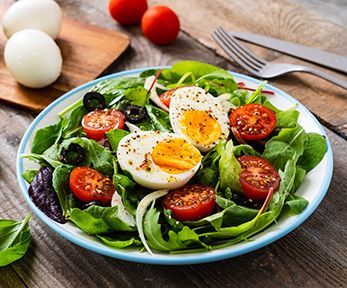 Come sostituire il sale nell'insalata