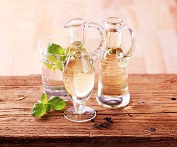 Come usare l'aceto di vino bianco in cucina Come usare l'aceto di vino bianco in cucina