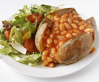 Come cucinare le jacket potatoes con fagioli