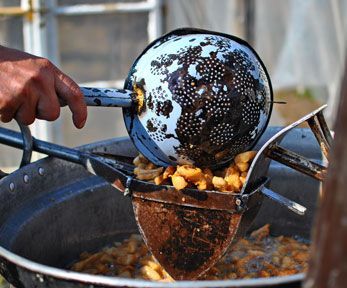 Come vengono fatti i ciccioli di maiale