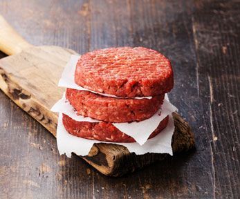 Come condire la carne macinata per hamburger