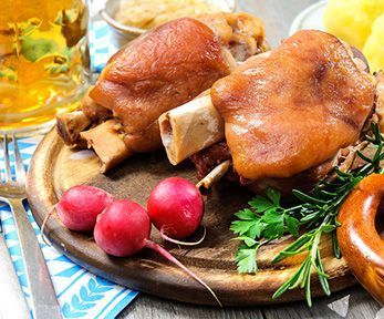 Come cucinare lo stinco di maiale alla birra Come cucinare lo stinco di maiale alla birra