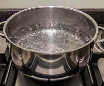 Come cucinare lo stinco di maiale bollito Come cucinare lo stinco di maiale bollito