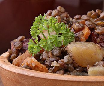Come cucinare lo stinco di maiale con lenticchie Come cucinare lo stinco di maiale con lenticchie