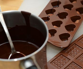 Come fare i cioccolatini negli stampi in silicone Come fare i cioccolatini negli stampi in silicone