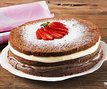 Dolci con crema di nocciole Dolci con crema di nocciole