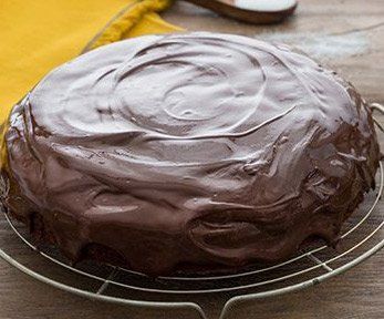 Come decorare una torta al cioccolato Come decorare una torta al cioccolato