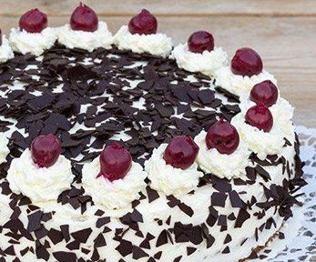 Come decorare una torta di compleanno con panna montata Come decorare una torta di compleanno con panna montata