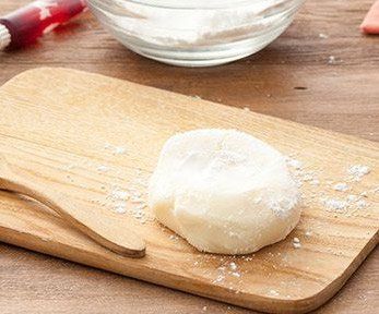 Come decorare una torta con la pasta di zucchero Come decorare una torta con la pasta di zucchero