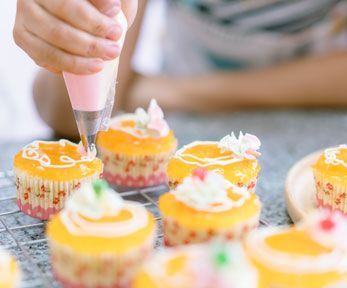 Come scrivere sui dolci con la glassa