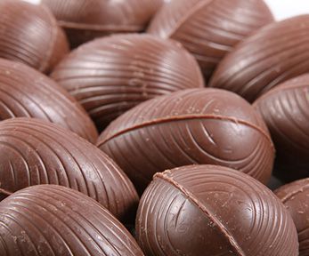 Come fare le uova di Pasqua in casa Come fare le uova di Pasqua in casa
