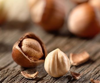 Come fare l’uovo di Pasqua con nocciole Come fare l’uovo di Pasqua con nocciole