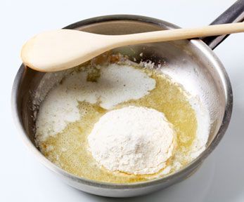 Come addensare una salsa con la farina Come addensare una salsa con la farina