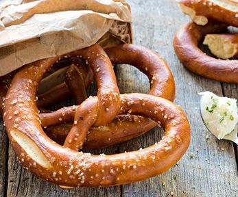 Come fare i bretzel ripieni