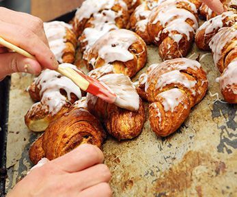 Come fare la glassa per i cornetti Come fare la glassa per i cornetti