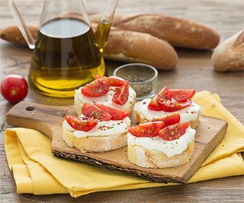 Come si fanno i crostini al pomodoro Come si fanno i crostini al pomodoro