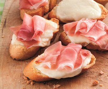 Come si fanno i crostini al prosciutto Come si fanno i crostini al prosciutto