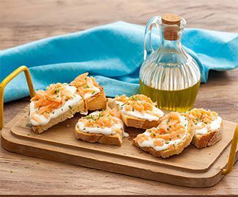 Come fare i crostini al salmone Come fare i crostini al salmone