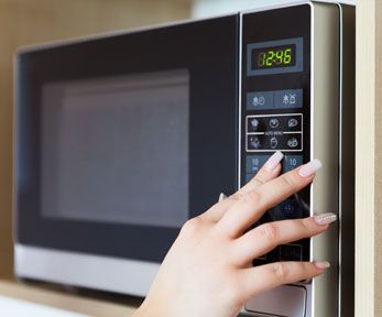 Come fare i crostoni di pane nel microonde Come fare i crostoni di pane nel microonde